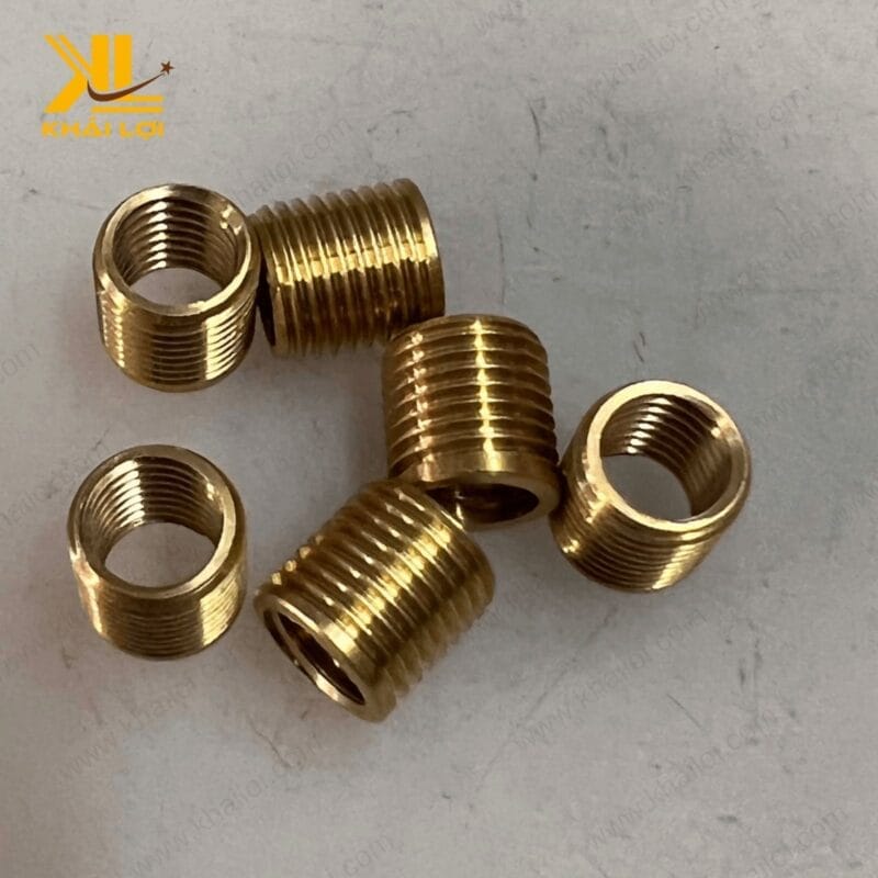 Đầu ren trong của sản phẩm sơ mi thau, đảm bảo kết nối chắc chắn và kín khít.