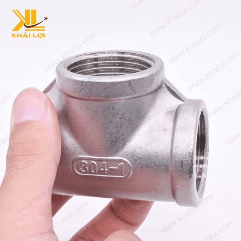 Tê inox 304 ren trong, phụ kiện quan trọng cho các hệ thống đường ống công nghiệp.