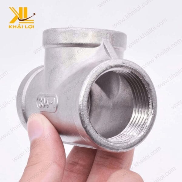 Toàn cảnh tê inox 304 ren trong, sản phẩm chất lượng từ Vật tư công nghiệp Khải Lợi.