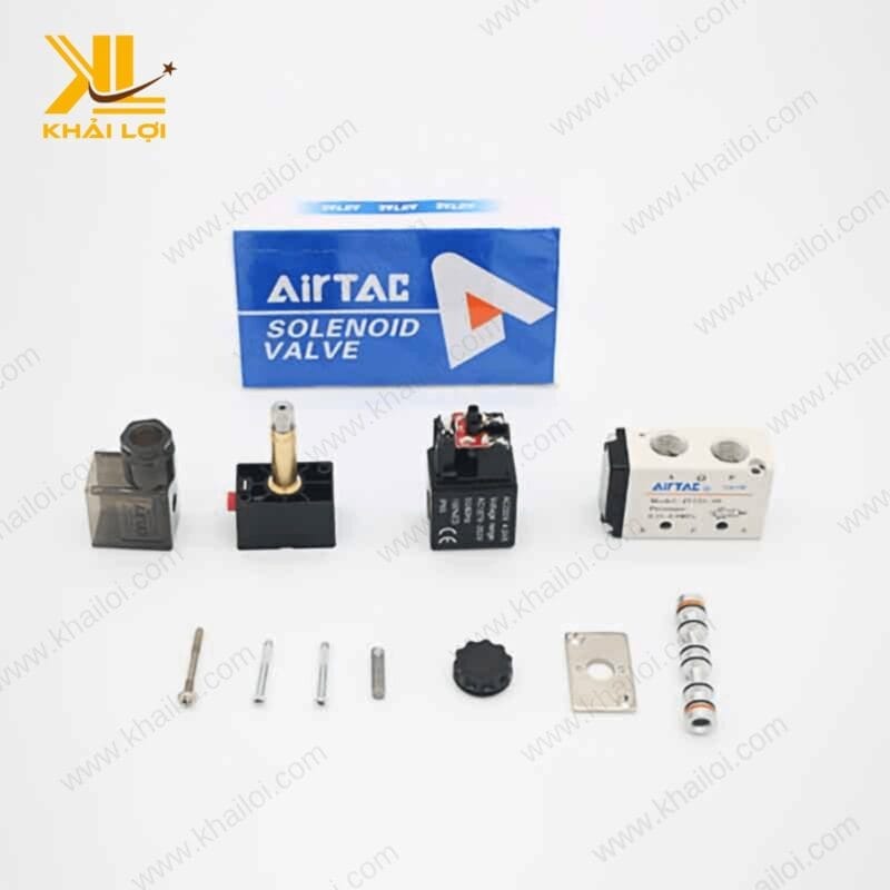 Cận cảnh coil van điện từ Airtac 4V với lớp hoàn thiện tinh tế và chi tiết đầu kết nối.