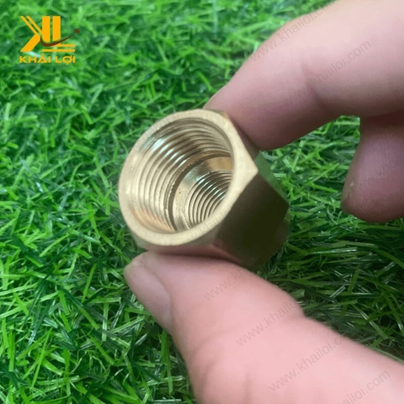 Nối thau hai đầu ren trong được thiết kế với các vết ren trong tinh xảo và chính xác.