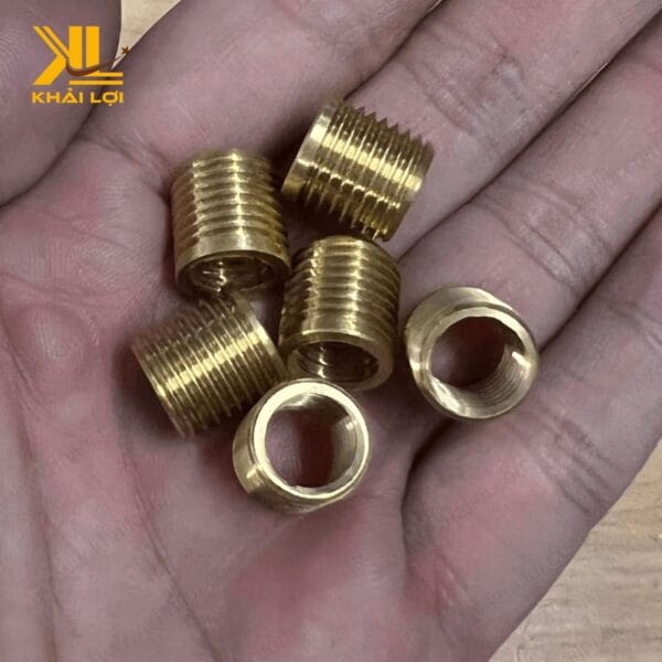 Sơ mi thau ren trong ren ngoài được thiết kế để chịu áp suất cao trong các hệ thống công nghiệp.