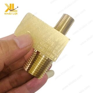 Tê thau rơ le máy rửa xe - hình ảnh sản phẩm đặt trên nền trắng.