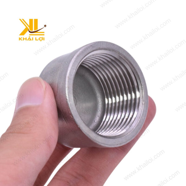 Hình ảnh thực tế của bít ren trong inox 304 với thiết kế ren sắc nét.