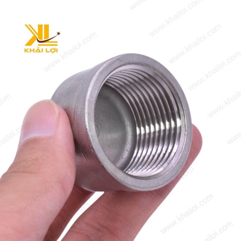 Hình ảnh thực tế của bít ren trong inox 304 với thiết kế ren sắc nét.