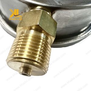 Hình ảnh lắp đặt cà rá thau vào một van nước.