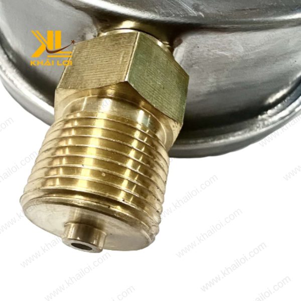 Hình ảnh lắp đặt cà rá thau vào một van nước.