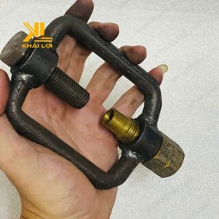 Hình ảnh cảo đá ren trong màu vàng đồng, được gia công tỉ mỉ.
