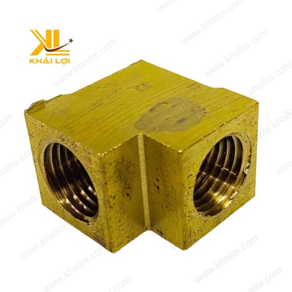 Cấu trúc cắt lớp của co hai đầu ren trong, cho thấy độ dày của vật liệu đồng thau.