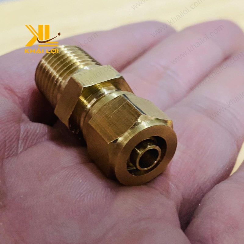 Cận cảnh Ren Ngoài Siết Cam Thau, chất liệu đồng thau, kín khít.