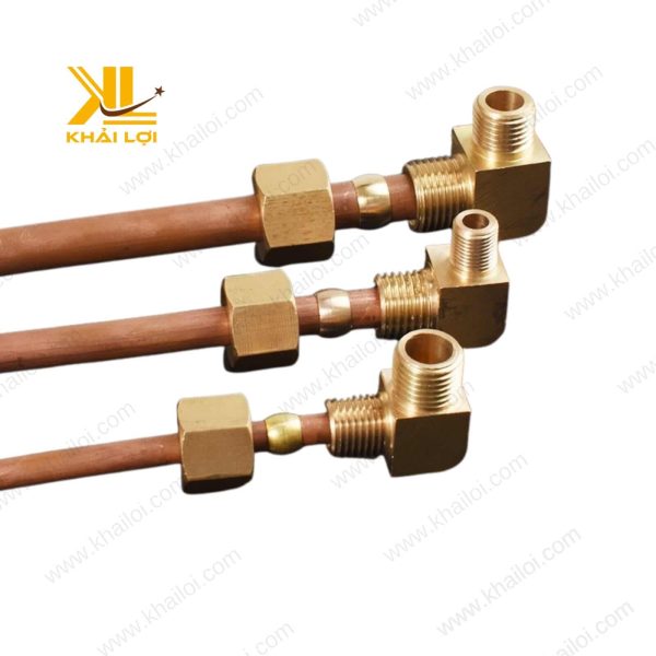 Hình ảnh sản phẩm co ren ngoài siết cam thau trên nền trắng, làm nổi bật màu vàng đồng đặc trưng.