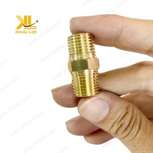 Hình ảnh kép thau 2 đầu ren ngoài trong hệ thống nước.