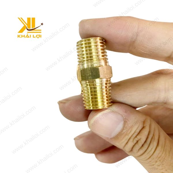 Hình ảnh kép thau 2 đầu ren ngoài trong hệ thống nước.