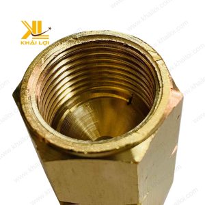 Sản phẩm măng song gas bằng đồng thau sáng bóng, chưa qua sử dụng.