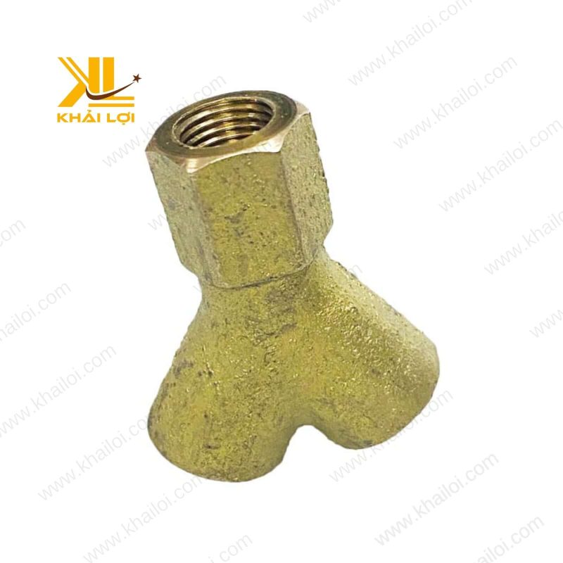 Cận cảnh ba cổng ren trong sắc nét của phụ kiện ngã ba chữ Y.