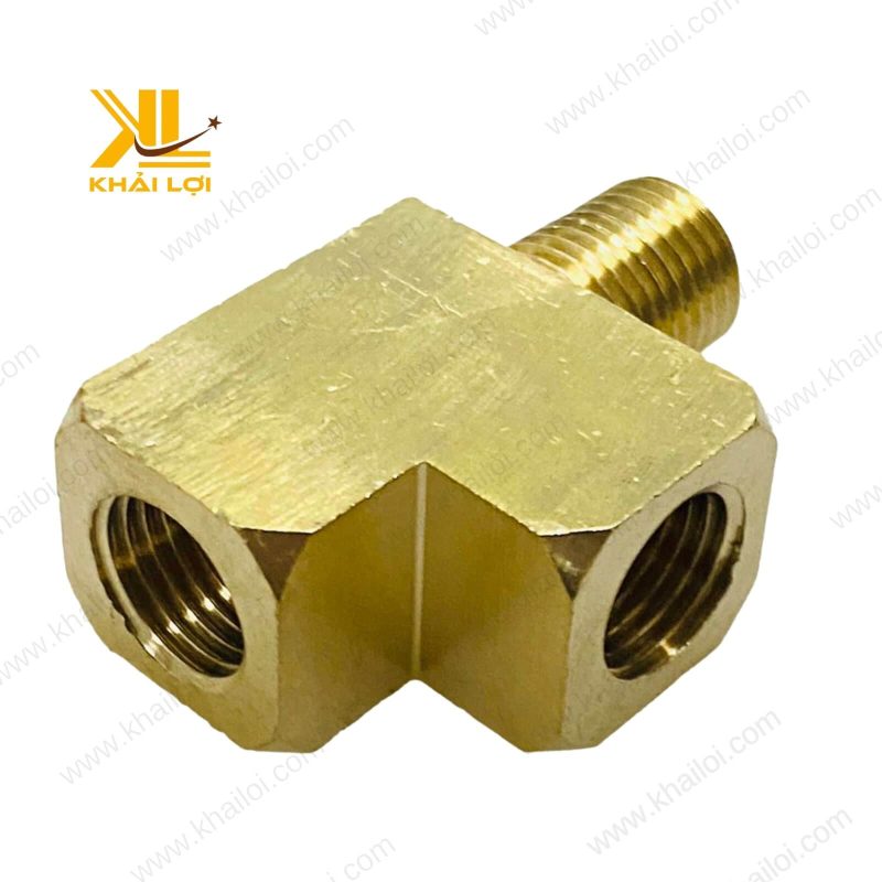 Cận cảnh cổng hông ren ngoài sắc nét của ngã ba thau.