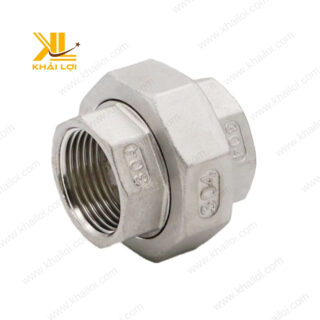 Hình ảnh rắc co inox 304 trong hệ thống dẫn nước công nghiệp.