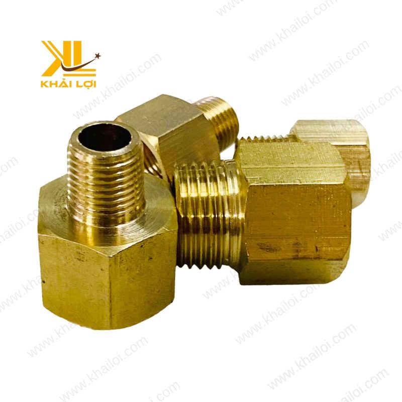 Cận cảnh sơ mi thau ren trong 16 ren ngoài 13 với bề mặt vàng đồng sáng bóng.