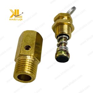 Súp bắp thau nhỏ với tay vặn tròn màu đỏ để điều tiết.
