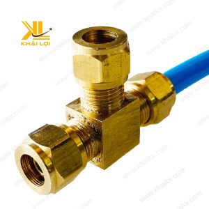 Hình ảnh Tê Ba Đầu Siết Cam Thau kết nối ba ống dẫn.