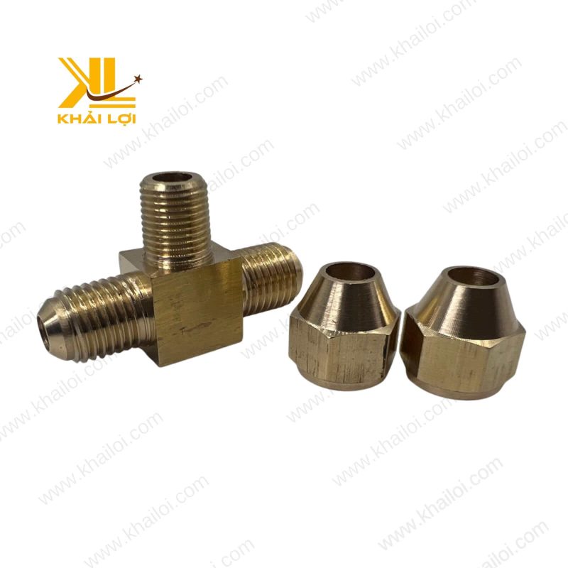 Một chiếc Tê Giữa Ren Ngoài Hai Đầu Hạt Bắp Thau với cấu trúc 3 cổng đặc biệt.