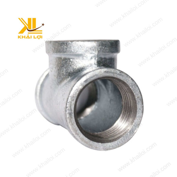 Hình ảnh tê ren kẽm dùng trong hệ thống ống dẫn công nghiệp.