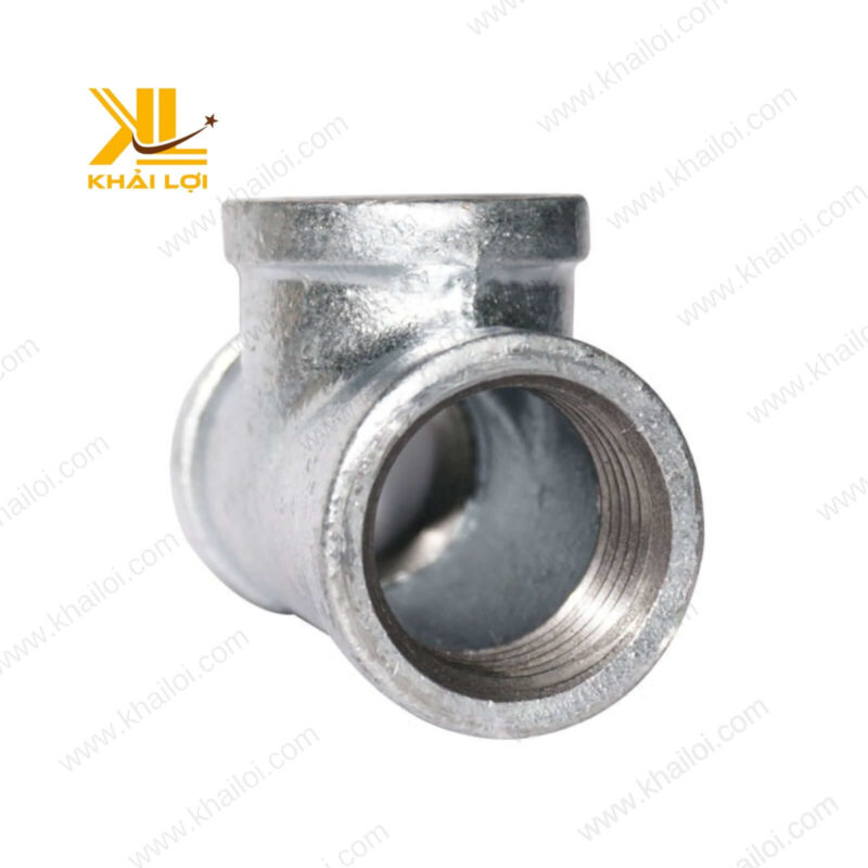 Hình ảnh tê ren kẽm dùng trong hệ thống ống dẫn công nghiệp.