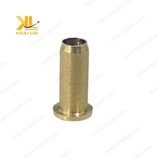 Cận cảnh ty chặn ống đồng thau lắp đặt trong ống dẫn khí.
