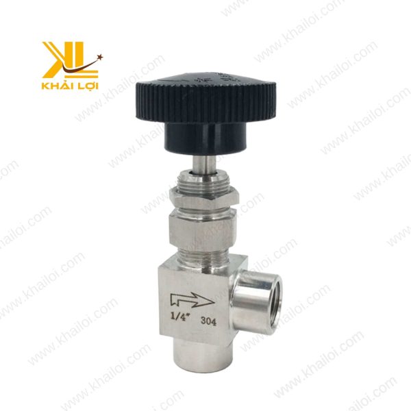 Ứng dụng của van kim góc được lắp trên bảng điều khiển thiết bị đo lường.