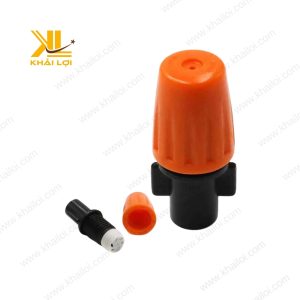 Hình ảnh Béc Nhựa Tưới Cây lắp trên ống PE.