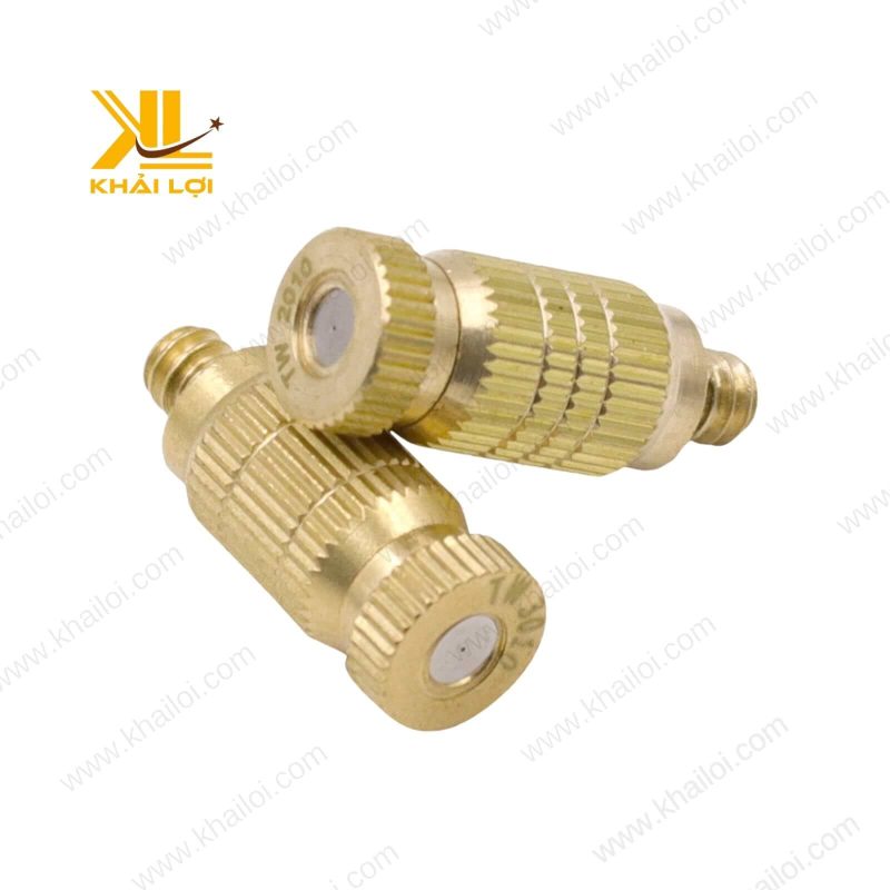 Hình ảnh béc phun sương đồng thể hiện tính ứng dụng cao trong làm mát công nghiệp và tưới tiêu nông nghiệp.