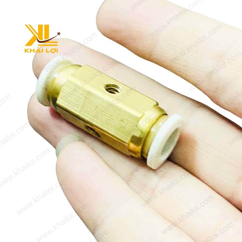 Chất liệu đồng của đế phun sương đồng giữa.