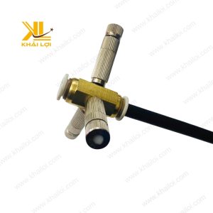 Đế phun sương đồng trong hệ thống làm mát nhà hàng.
