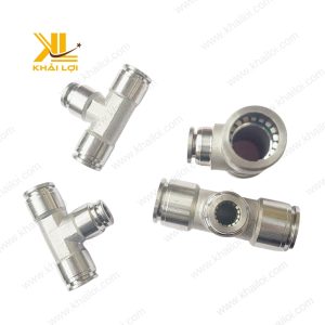 Cận cảnh chi tiết ren trong sắc nét của ngã ba nối giảm inox.