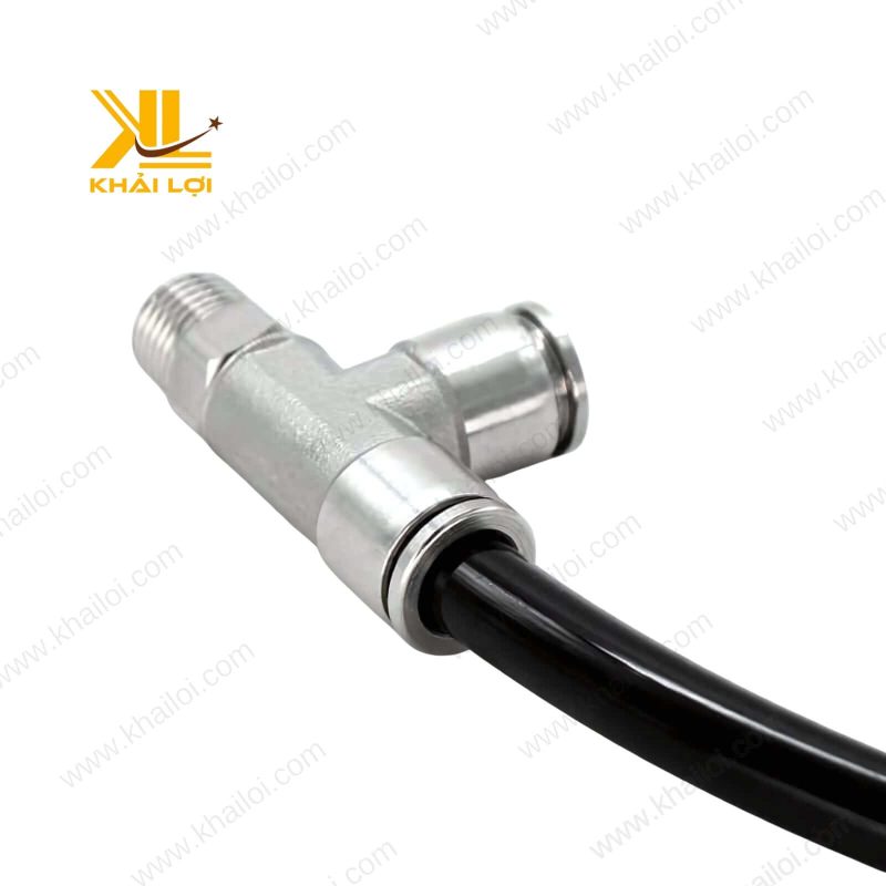 Ngã ba ren hong được lắp đặt trên một manifold phân phối khí trong nhà máy.