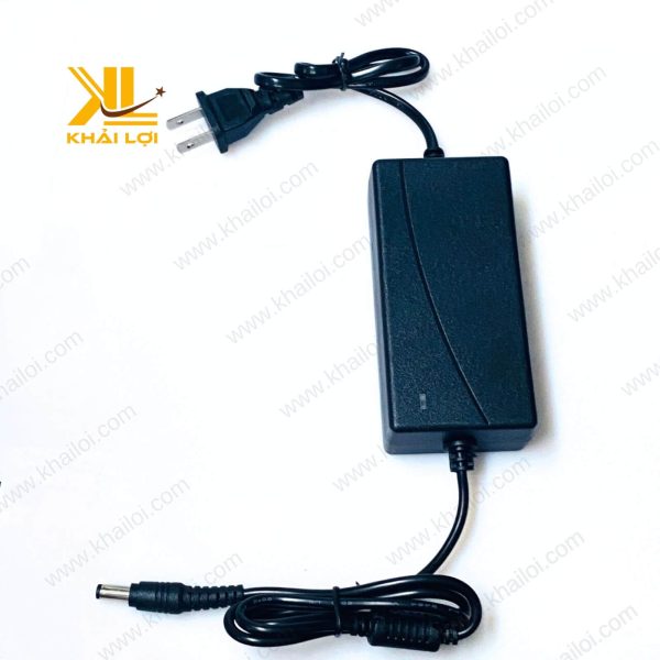 Adaptor máy phun sương với thiết kế nhỏ gọn và dây cắm tiện dụng