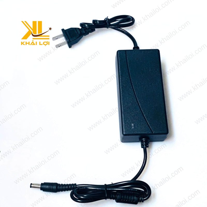 Adaptor máy phun sương với thiết kế nhỏ gọn và dây cắm tiện dụng