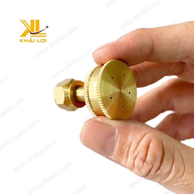 Sản phẩm béc 5 lỗ thau, được chế tạo từ vật liệu chất lượng, giúp tăng hiệu quả tưới tiêu.