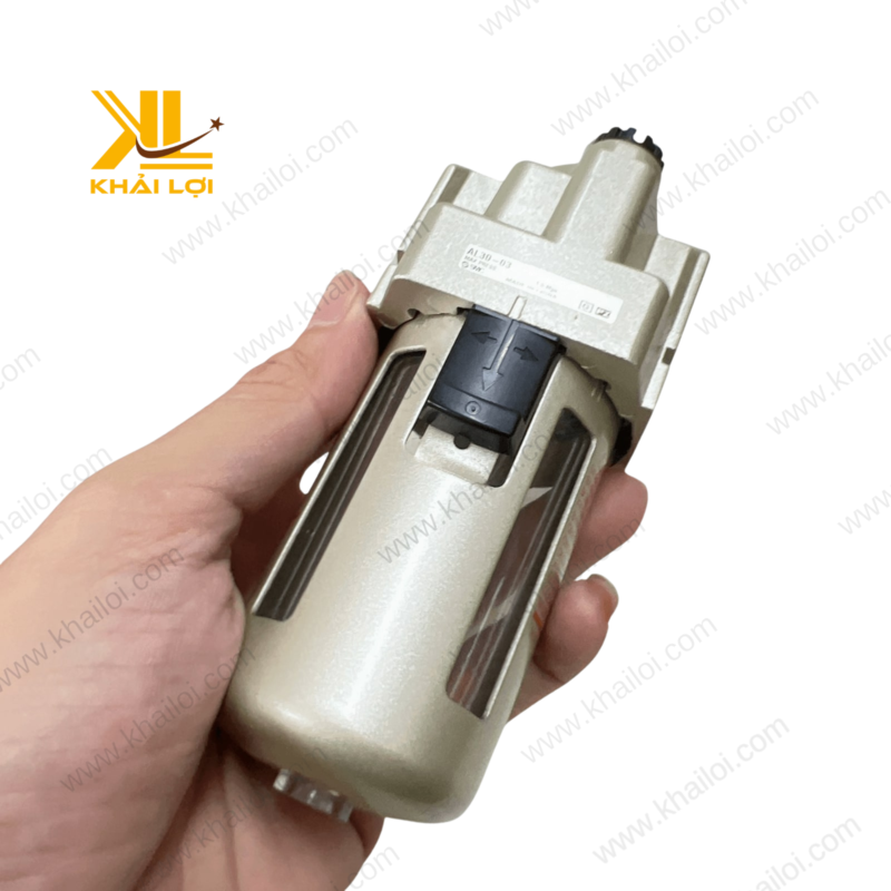 Cận cảnh chi tiết phần ngõ ra dầu của Bình dầu bôi trơn AL SMC