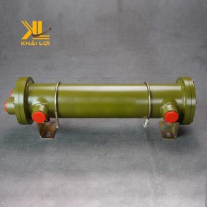 Bộ giải nhiệt nước Saintfon OR được lắp đặt gọn gàng trong một trạm nguồn thủy lực công nghiệp.