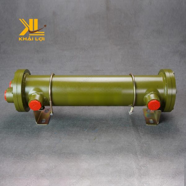 Bộ giải nhiệt nước Saintfon OR được lắp đặt gọn gàng trong một trạm nguồn thủy lực công nghiệp.