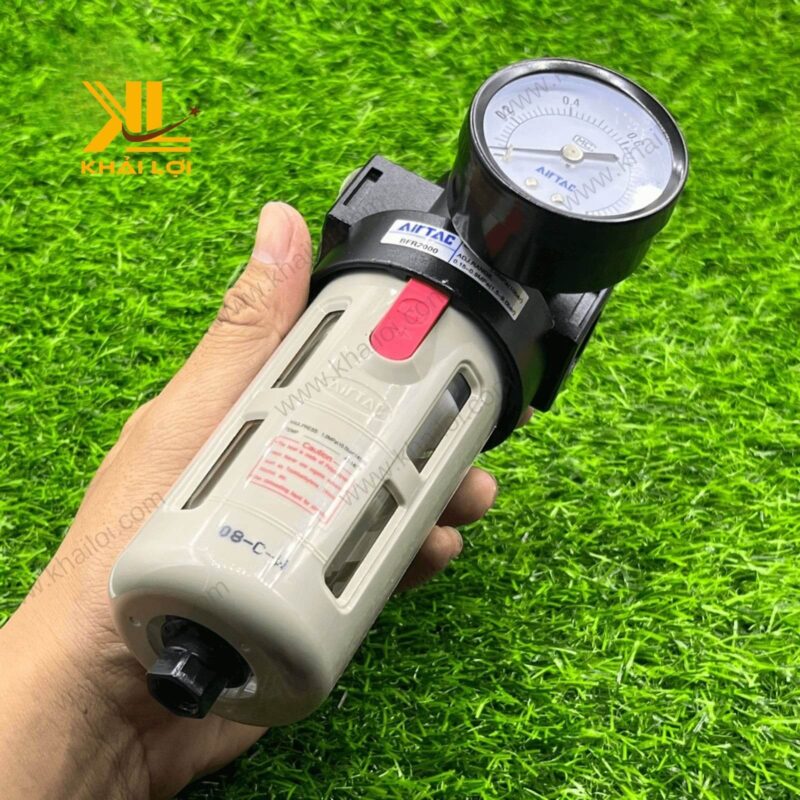 Bộ lọc khí nén AIRTAC BFR lắp đặt trong hệ thống khí nén công nghiệp, cho hiệu suất hoạt động ổn định.