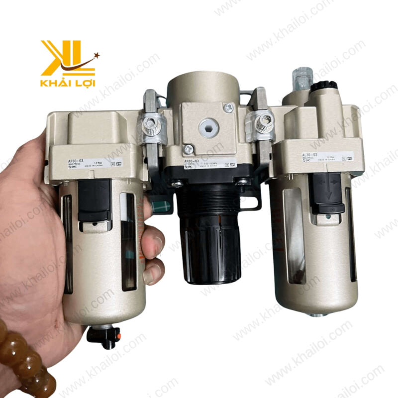 Cận cảnh bộ phận lọc khí trong bộ lọc 3 AC SMC.