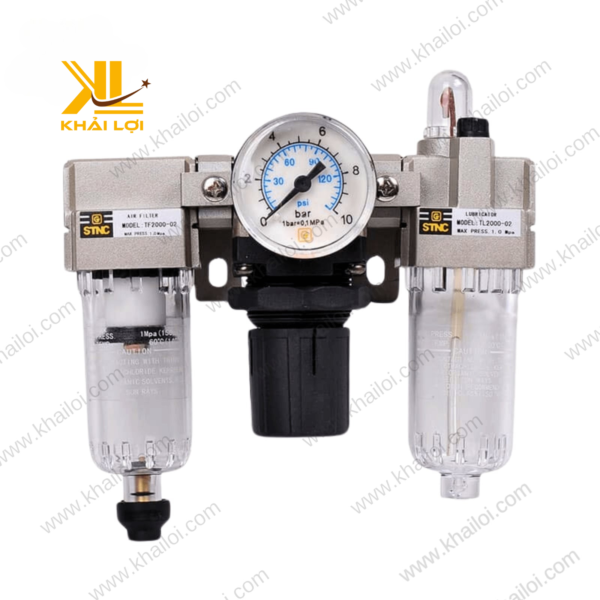 Bộ Lọc Ba Khí Nén STNC với thiết kế chắc chắn, được lắp đặt vào hệ thống khí nén công nghiệp, mang lại hiệu quả lọc cao