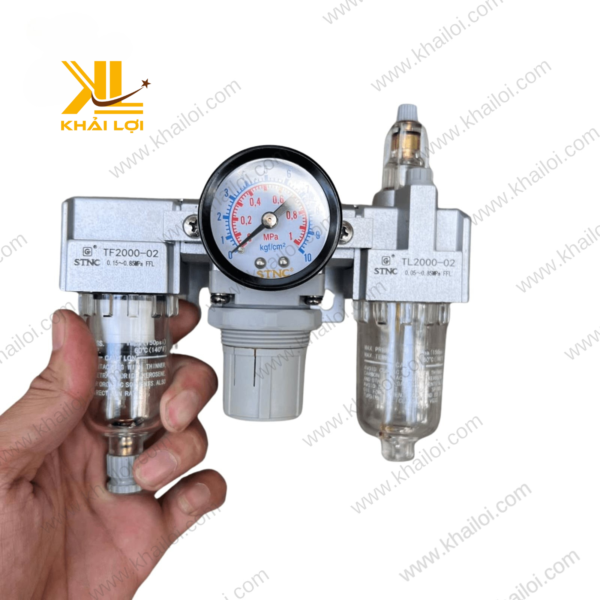 Bộ Lọc Ba Khí Nén STNC với ba phần lọc riêng biệt, đảm bảo loại bỏ tạp chất trong hệ thống khí nén.