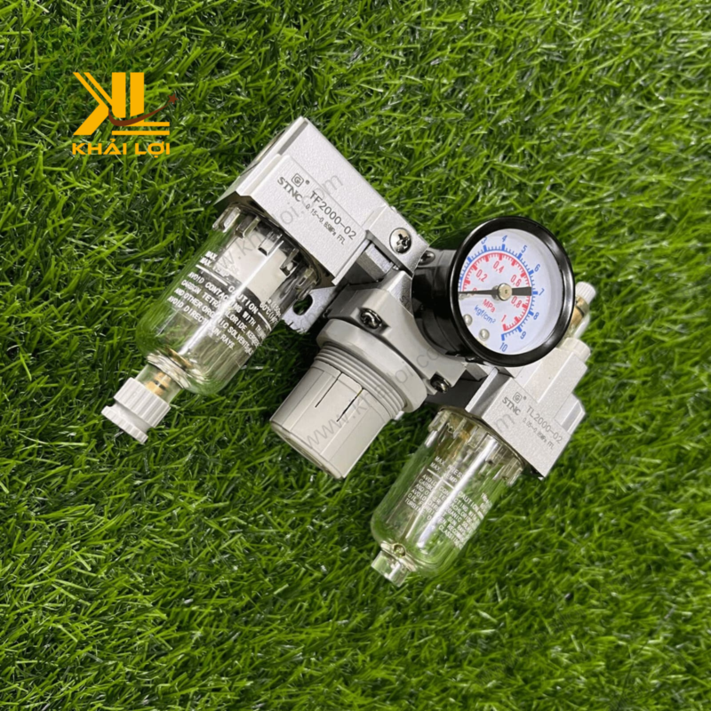 Cận cảnh Bộ Lọc Ba Khí Nén STNC, thể hiện các chi tiết van và bộ phận lọc với thương hiệu Vật tư công nghiệp Khải Lợi.