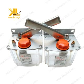Cận cảnh tay cầm của Bơm tay dầu DYMK SAINTFON, thiết kế tiện lợi và dễ thao tác.