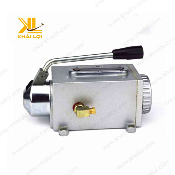 Cận cảnh tay bơm của Bơm tay dầu bôi trơn, dễ dàng thao tác.