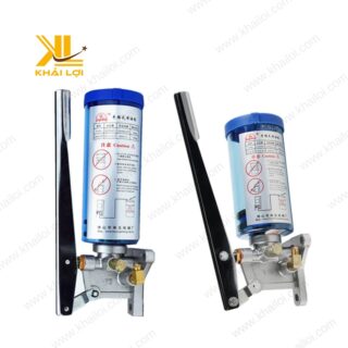 Cận cảnh tay bơm của Bơm tay mở bò, dễ dàng cầm nắm và thao tác.
