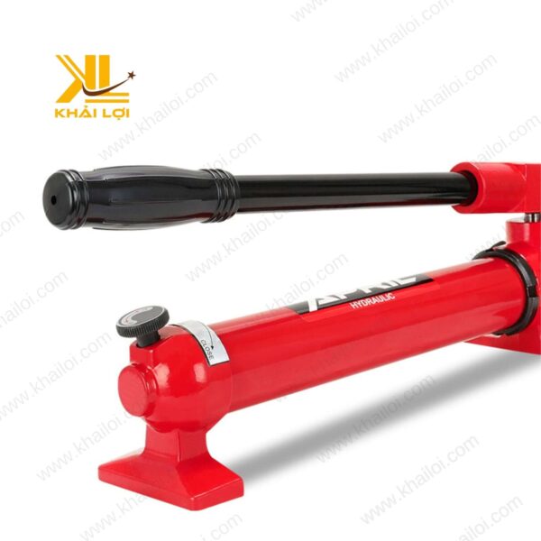 Hình ảnh Bơm tay thủy lực chụp trên nền trắng, làm nổi bật thiết kế hiện đại.